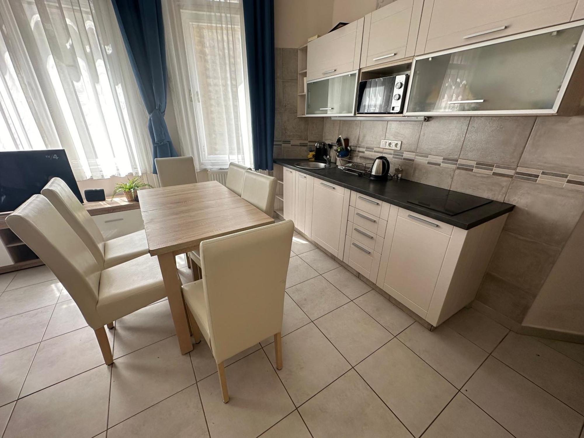 Bright Apartment In The Most Beautiful Street Of Budapest Vaci Street, Fashion Street בודפשט מראה חיצוני תמונה